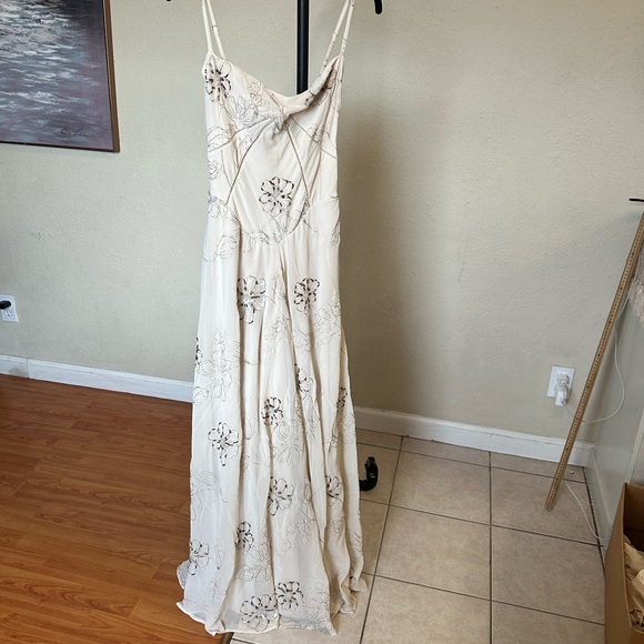HOUSE OF CB 'Seren' Vanilla Embroidered Hand Beaded Floral Maxi Dress NWOT Sz XS - Picture 5 of 17